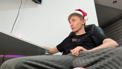 Snapshot of vibemygirl chatting on January 2, 2025, 12:46 pm vibemygirl online show from January 2, 2025, 12:46 pm