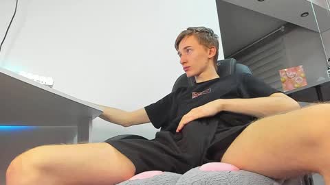 Snapshot of vibemygirl chatting on February 4, 2025, 1:27 pm vibemygirl online show from February 4, 2025, 1:27 pm