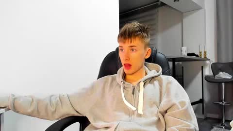 Snapshot of vibemygirl chatting on March 5, 2025, 1:06 pm vibemygirl online show from March 5, 2025, 1:06 pm