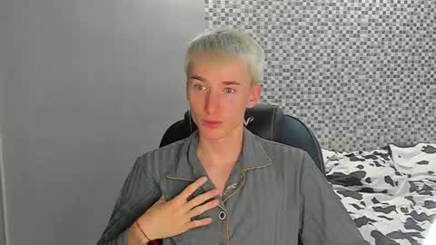 Snapshot of vibemygirl chatting on September 15, 2025, 11:43 am vibemygirl online show from September 15, 2025, 11:43 am