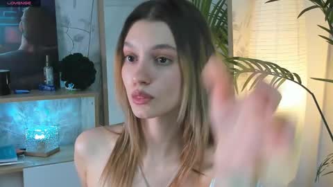 Mikky online show from March 6, 2025, 2:51 pm