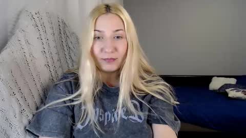 Amelia online show from October 20, 2025, 7:14 pm