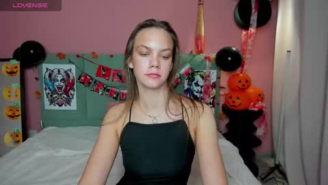 vickie_smith online show from October 24, 2025, 8:33 am