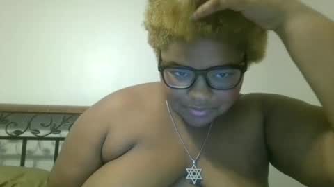 Snapshot of vickiryder56 chatting on November 13, 2025, 3:55 pm vickiryder56 online show from November 13, 2025, 3:55 pm