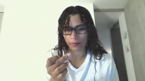 Snapshot of vicky_crazy chatting on April 21, 2026, 1:42 am Vicky online show from April 21, 2026, 1:42 am
