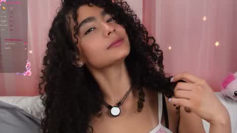 Snapshot of vicky_curly chatting on October 23, 2025, 7:12 pm vicky_curly online show from October 23, 2025, 7:12 pm