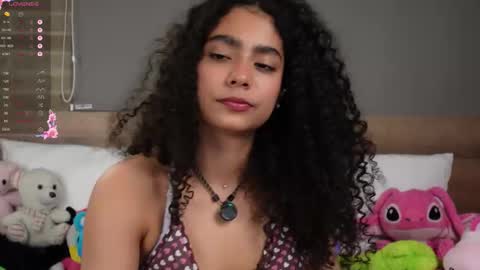 Snapshot of vicky_curly chatting on November 22, 2025, 3:05 am vicky_curly online show from November 22, 2025, 3:05 am