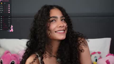 Snapshot of vicky_curly chatting on December 15, 2025, 3:33 am vicky_curly online show from December 15, 2025, 3:33 am