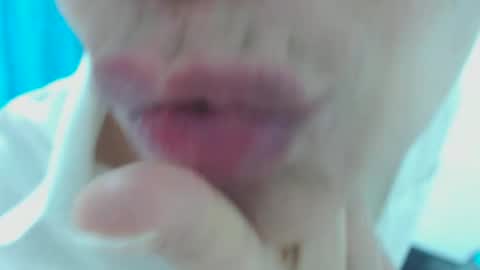 vickyjuice1 online show from April 17, 2026, 3:37 pm