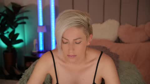 vickysecret96 online show from April 30, 2026, 3:07 pm