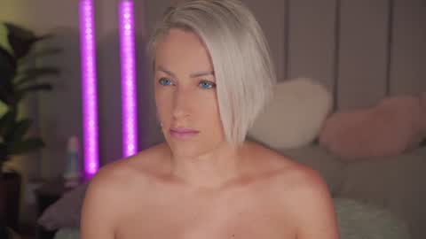vickysecret96 online show from July 5, 2026, 5:53 pm