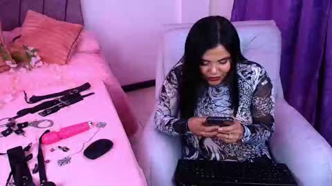 victoria_16_ online show from November 6, 2025, 4:24 am