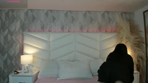 Snapshot of victoria___jonnes chatting on October 8, 2025, 11:41 am victoria___jonnes online show from October 8, 2025, 11:41 am