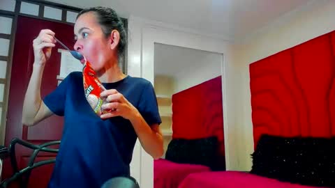 Victoria  grey  online show from May 29, 2026, 9:13 pm