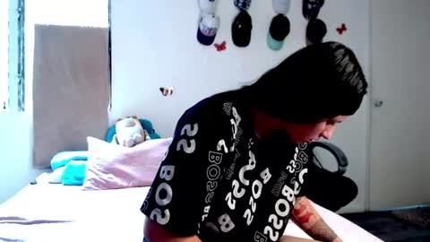 Snapshot of victoria_andra chatting on June 26, 2026, 4:33 pm victoria_andra online show from June 26, 2026, 4:33 pm