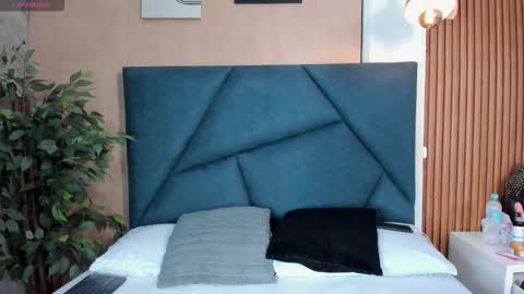 Victoria Harris online show from November 11, 2025, 12:38 pm