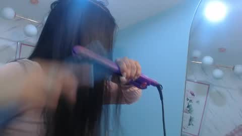 Snapshot of victoria_hernandez_t chatting on April 23, 2026, 1:02 pm Victoria online show from April 23, 2026, 1:02 pm