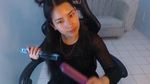 Snapshot of victoria_hernandez_t chatting on May 1, 2026, 1:48 pm Victoria online show from May 1, 2026, 1:48 pm