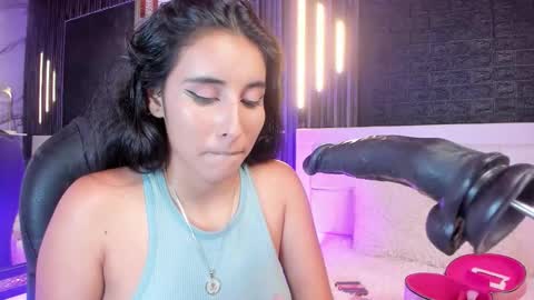 Victoria Houston  online show from September 11, 2025, 7:47 pm