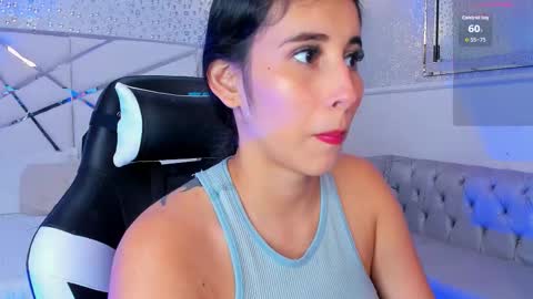 Victoria Houston  online show from December 22, 2025, 6:27 pm