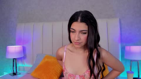 Snapshot of victoria_joliegb chatting on December 18, 2024, 12:40 pm Victoria Lozano online show from December 18, 2024, 12:40 pm