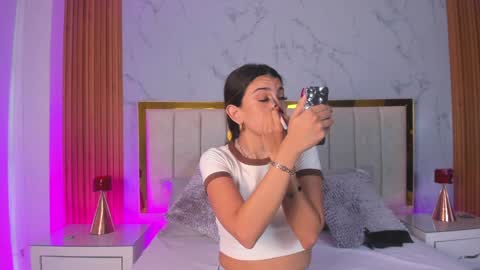 Snapshot of victoria_joliegb chatting on January 8, 2025, 12:15 pm Victoria Lozano online show from January 8, 2025, 12:15 pm