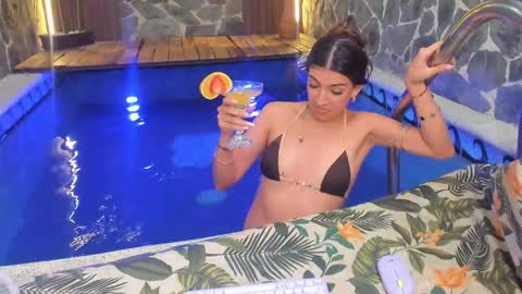 Snapshot of victoria_joliegb chatting on January 17, 2025, 4:47 pm Victoria Lozano online show from January 17, 2025, 4:47 pm