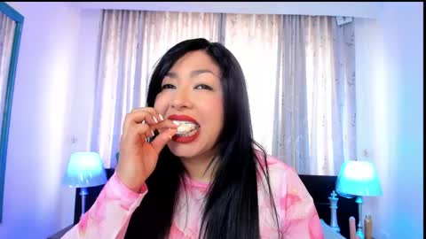 Snapshot of victoria_kim_lee chatting on June 6, 2026, 12:43 pm Victoria online show from June 6, 2026, 12:43 pm