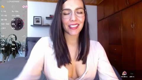 VICTORIA MARTELO online show from October 10, 2025, 4:39 pm