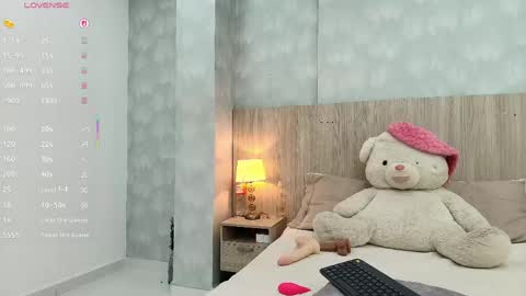 victoria_pachon online show from May 2, 2026, 6:57 pm