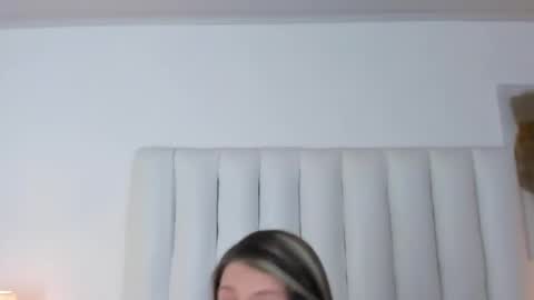 Snapshot of victoria_queen2 chatting on April 18, 2026, 1:42 am victoria_queen2 online show from April 18, 2026, 1:42 am