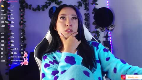 Victoria  online show from November 19, 2025, 4:56 am