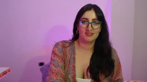 Victoria online show from March 4, 2025, 9:32 pm