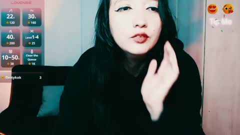Snapshot of victoria_smile_ chatting on May 5, 2026, 11:13 pm Victoria online show from May 5, 2026, 11:13 pm