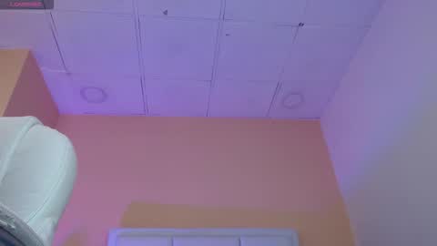 victoria  online show from December 19, 2025, 11:50 am