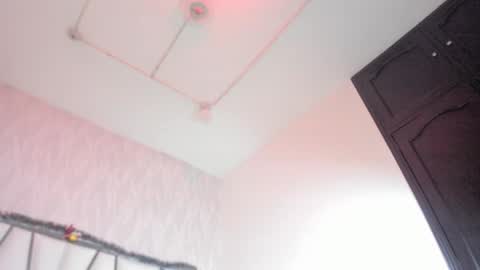 Victoria Sofia online show from December 5, 2025, 6:37 pm