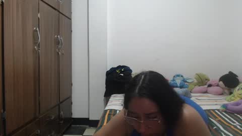Victoria Silva online show from May 17, 2026, 10:33 am