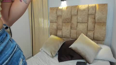 Snapshot of victoriaandrade chatting on January 5, 2026, 8:45 pm Victoria Andrade online show from January 5, 2026, 8:45 pm