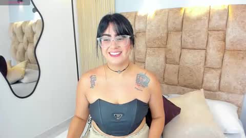 Snapshot of victoriaandrade chatting on January 14, 2026, 6:02 pm Victoria Andrade online show from January 14, 2026, 6:02 pm