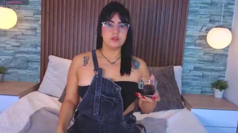 Victoria Andrade online show from February 18, 2026, 12:23 pm