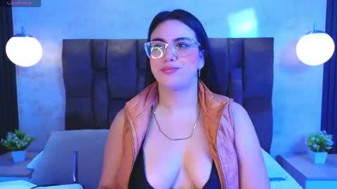 Snapshot of victoriaandrade chatting on July 2, 2026, 11:49 am Victoria Andrade online show from July 2, 2026, 11:49 am