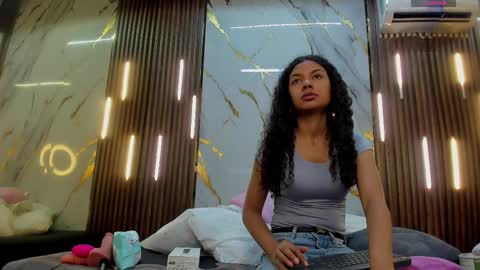 Snapshot of victoriaduarte chatting on December 14, 2025, 8:24 pm Victoria online show from December 14, 2025, 8:24 pm