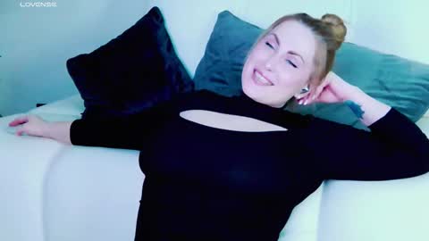 Miss V online show from November 13, 2025, 5:28 am