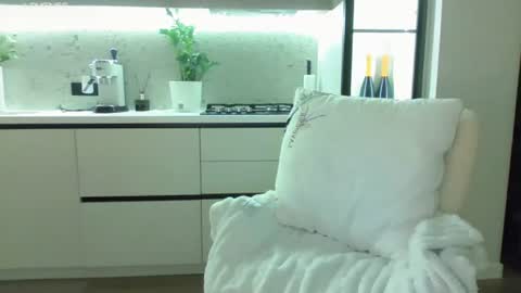 Miss V online show from June 22, 2026, 11:46 pm