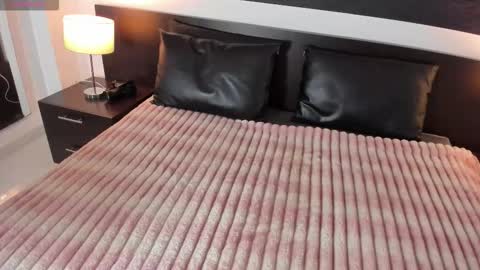 victoriakroos online show from October 29, 2025, 4:04 am