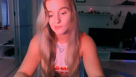 Snapshot of victoriande chatting on September 12, 2025, 10:04 am Eva and Victor online show from September 12, 2025, 10:04 am