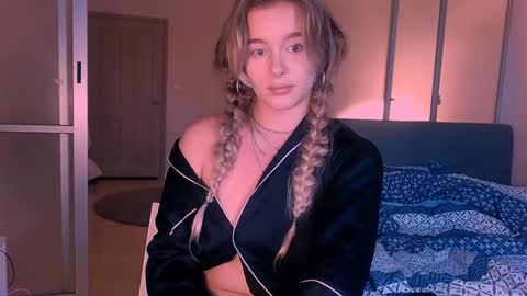Snapshot of victoriande chatting on October 7, 2025, 10:56 am Eva and Victor online show from October 7, 2025, 10:56 am