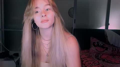 Snapshot of victoriande chatting on October 18, 2025, 11:33 am Eva and Victor online show from October 18, 2025, 11:33 am