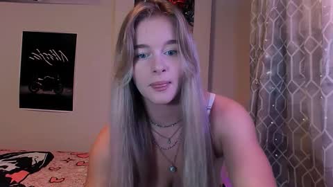 Snapshot of victoriande chatting on October 20, 2025, 12:27 pm Eva and Victor online show from October 20, 2025, 12:27 pm