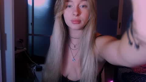 Eva and Victor online show from October 26, 2025, 12:11 pm